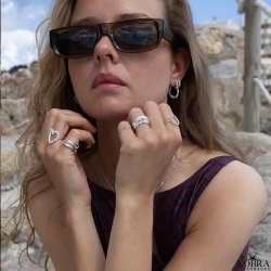 "Mikami" large heart earrings with white stones