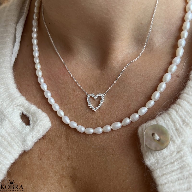 "Joanna" pearl necklace with white freshwater pearls in silver