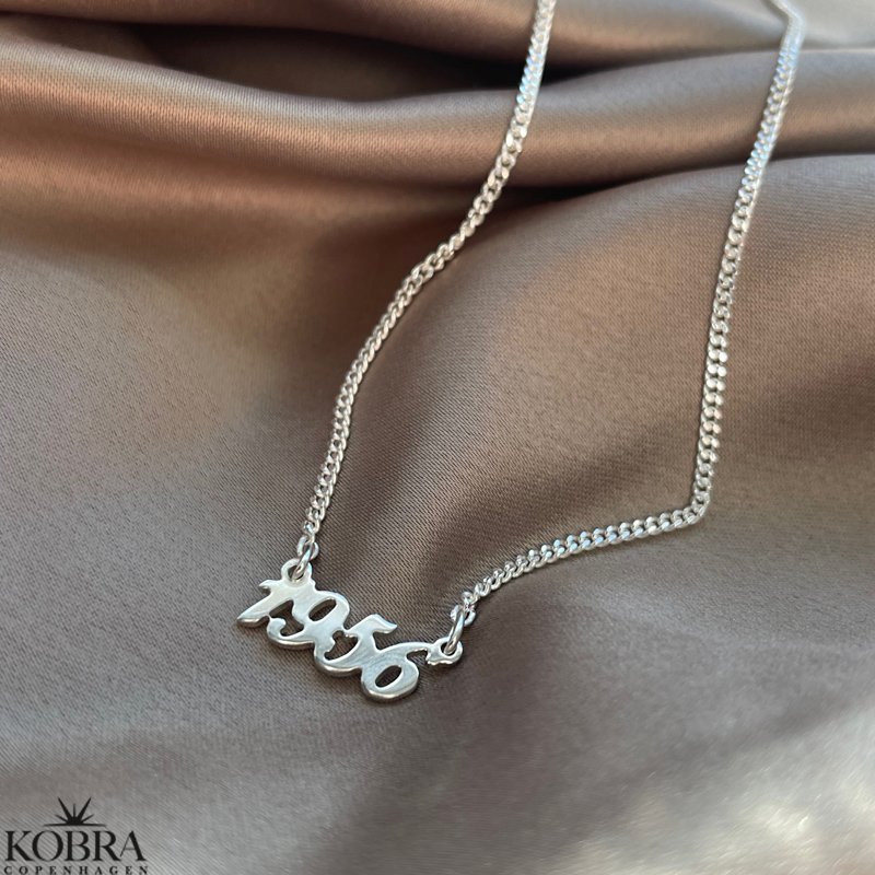 "Chicago" silvernecklace with your year