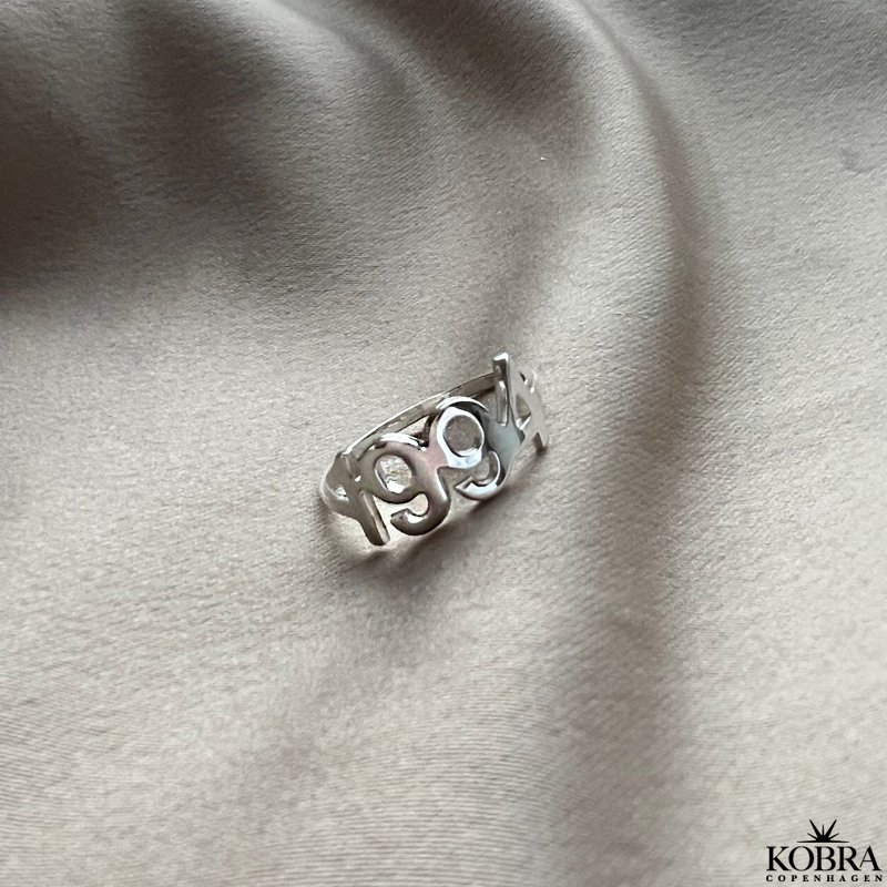 "Soho" ring with your year in silver