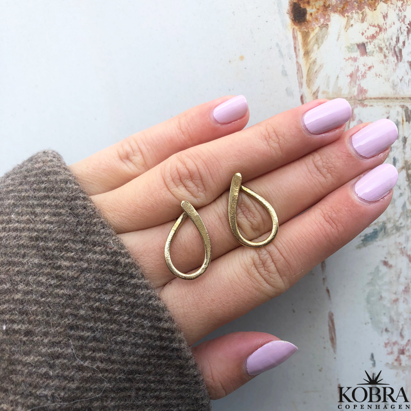 "Adalind" drbeformet 18k guld reringe i sandblst design