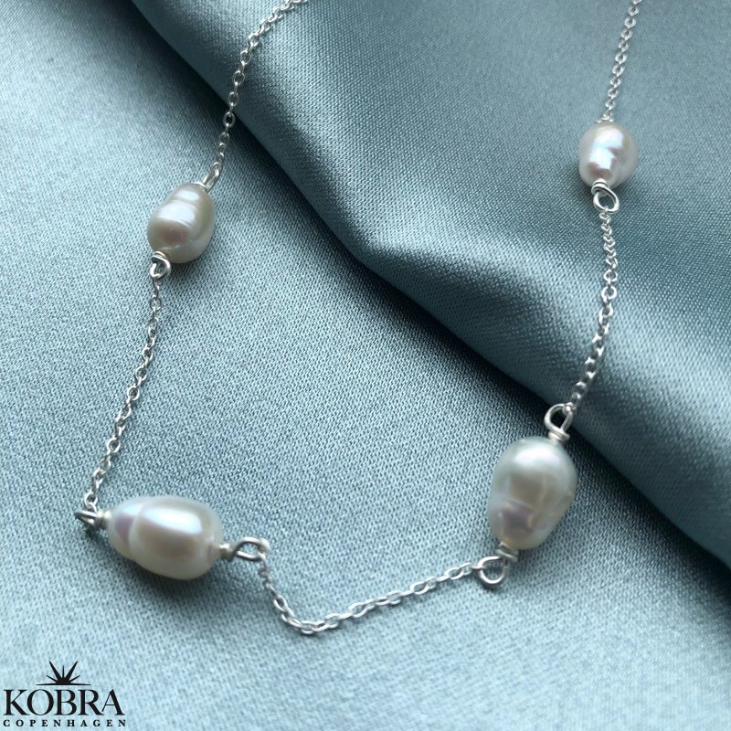 "Albany" slv perlehalskde med 4 store barok ferskvandsperler