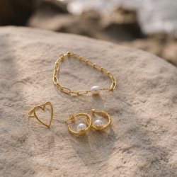 "Alberte" Gold-plated hoop earrings with freshwater pearl