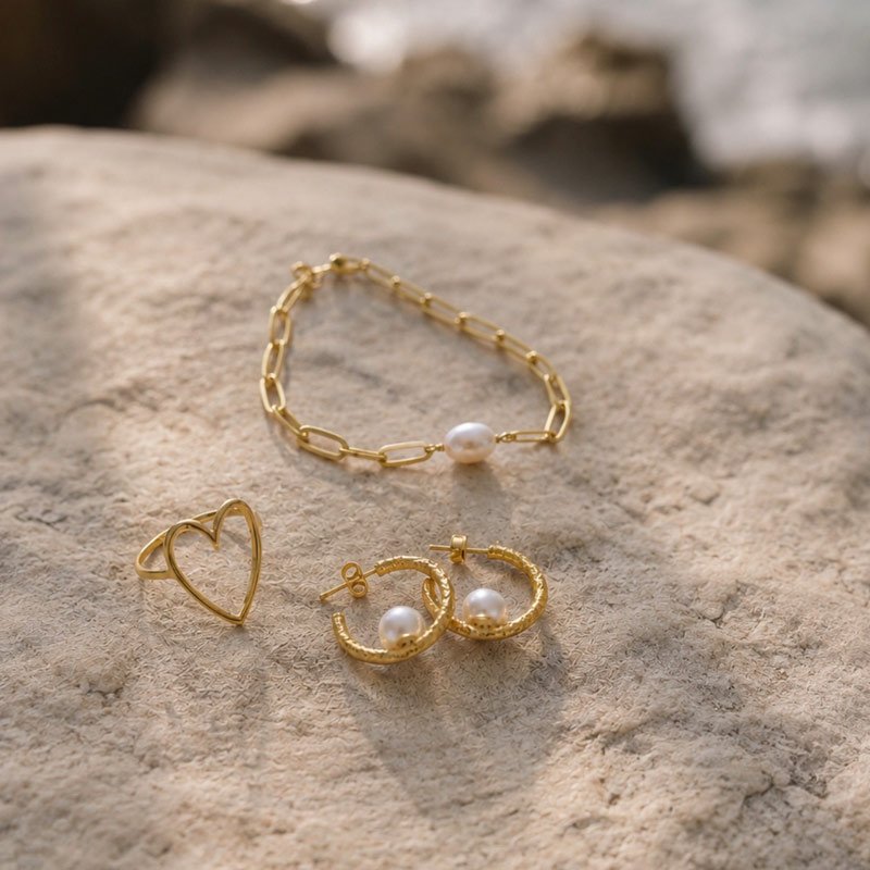 "Alberte" Gold-plated hoop earrings with freshwater pearl