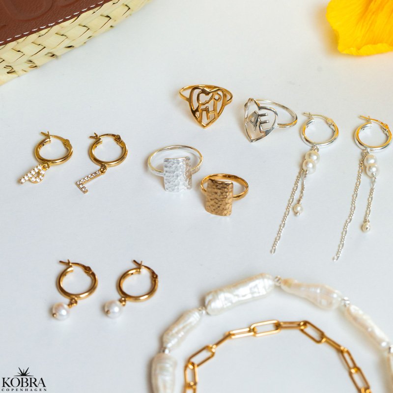 "Misty" square gold ring