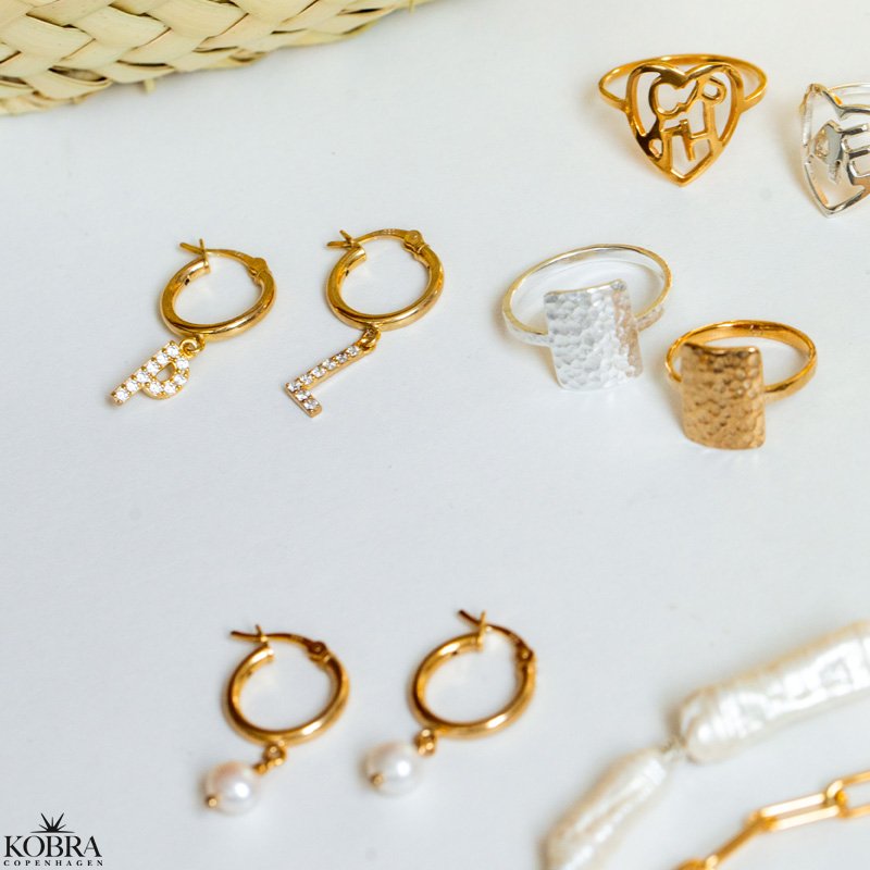 "Alias" gold earrings / hoops with your letters