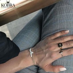 Guldarmbnd "Alma" med guldkugler og lille ferskvandsperle - one size