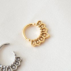 "Amara" piercing hoop with details (1 pc.)