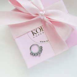 "Amara" piercing hoop with details (1 pc.)