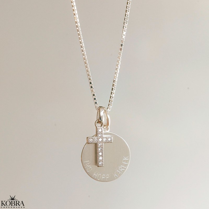 Slv amulet med lille kors vedhng - inklusiv gravering!