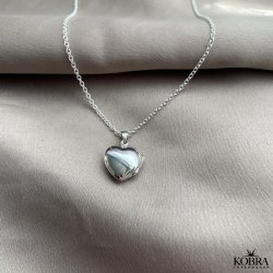 "Anamaria" hjertemedaljon i slv med hvid zirkonia