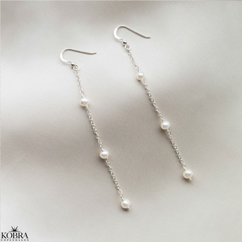 "Anemone" silver earring with pearls