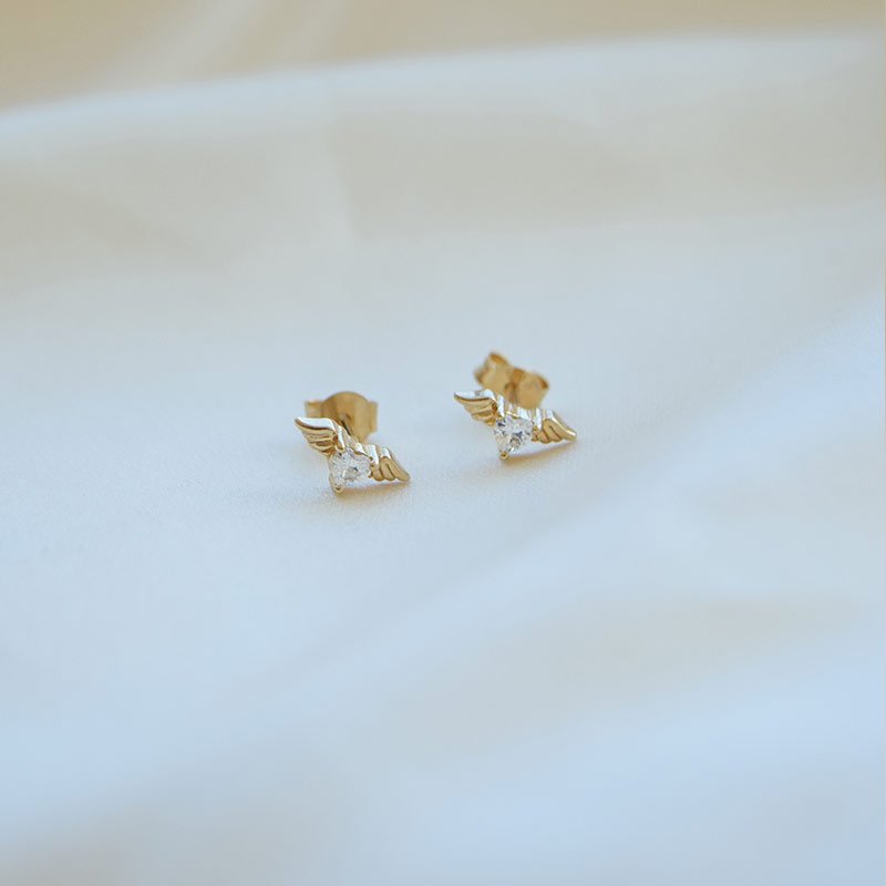 "Angel Heart" stud earrings in 18k gold plated