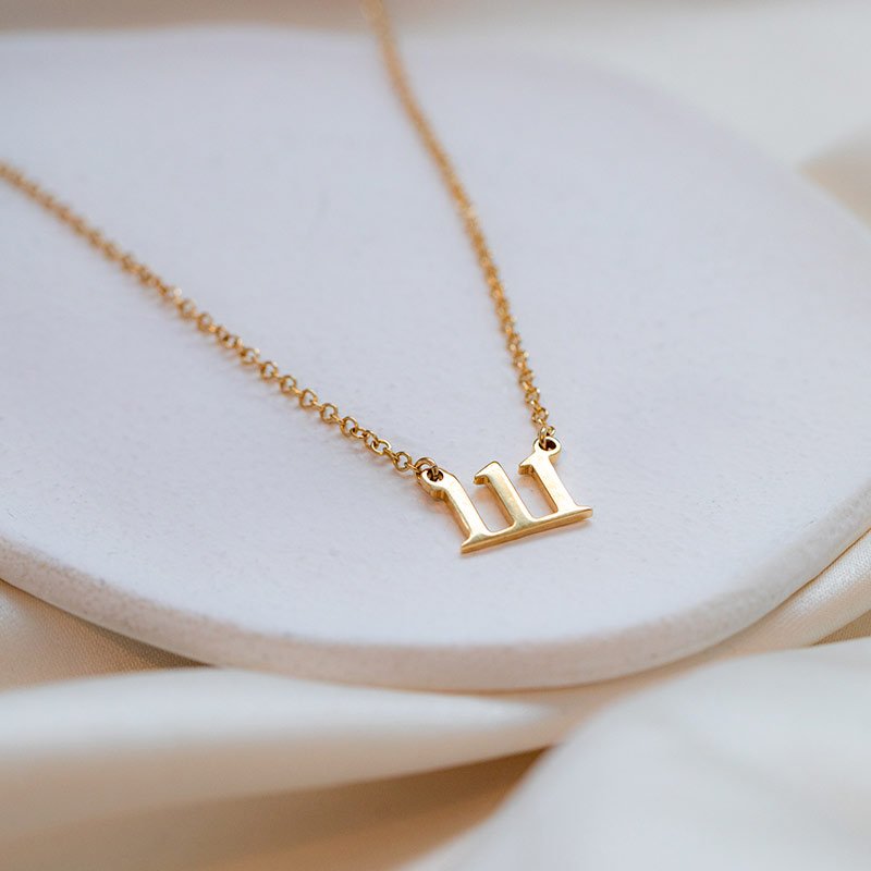 "Angel number" guld halsk�de med personlige engletal