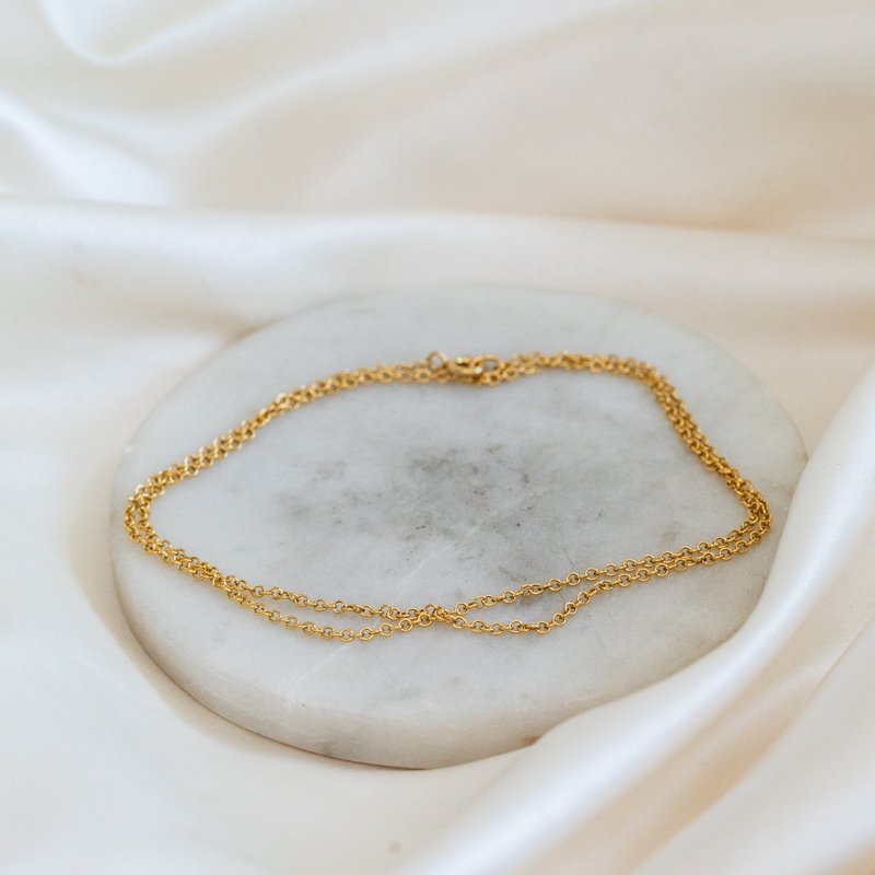 "Simplicity" 18 karat forgyldt enkel ankelk�de med 2 k�der