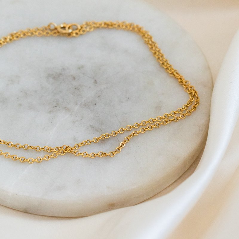 "Simplicity" 18 karat forgyldt enkel ankelk�de med 2 k�der