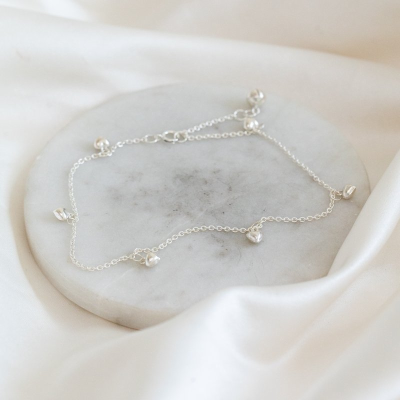 "Mana" ankle chain with small hearts in silver