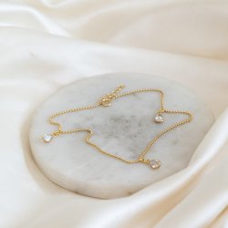 "Drops" Guld ankelk�de med 3 dr�beformet sten- Valgfri farve!