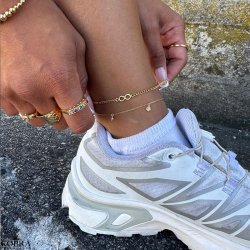 "Gemma" 18 karat forgyldt ankelkde med hammerslet amuletter