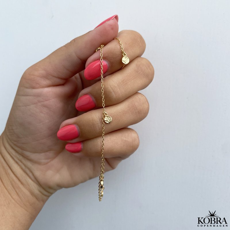 "Gemma" 18 karat forgyldt ankelkde med hammerslet amuletter