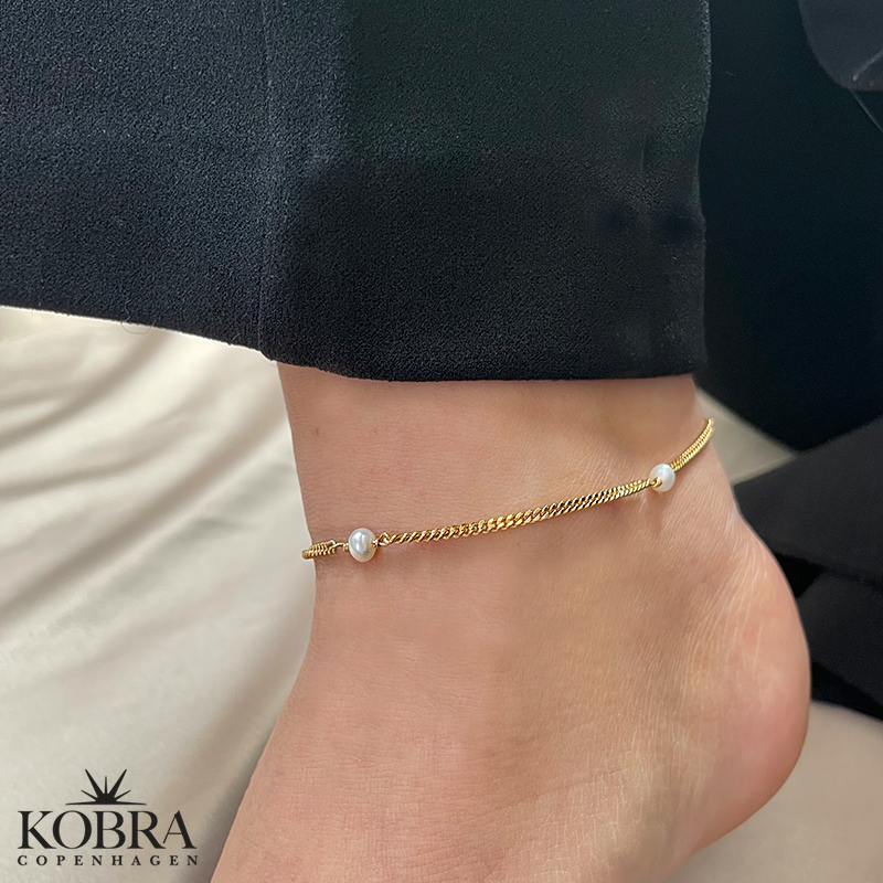 "Monroe" hndlavet guld ankelkde med hvide perler