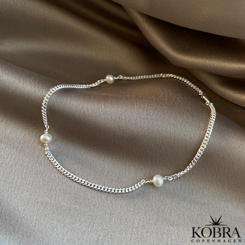 "Monroe" hndlavet ankelkde i slv med hvide perler