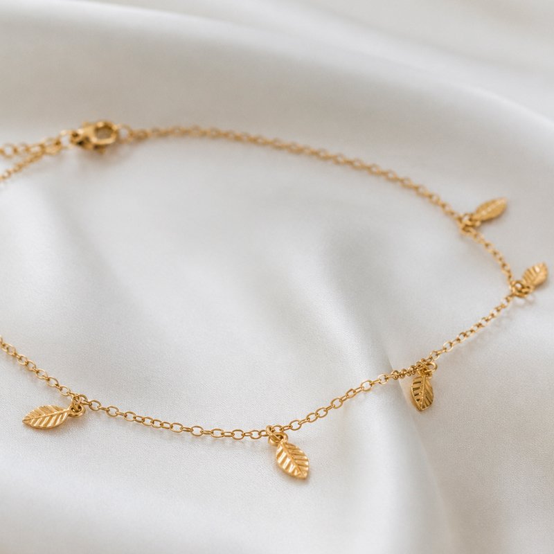 "Hoja" gold ankle chain with leaf pendant
