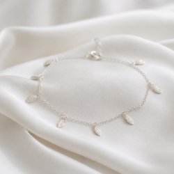 "Hoja" silver ankle chain with small leaf pendants