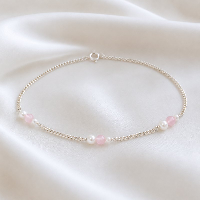 "Peach" h�ndlavet s�lv ankelk�de i 2 mm. panzerk�de med hvide perler