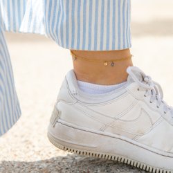 "Pittioni" gold ankle chain with blue freshwater pearls and small amulets