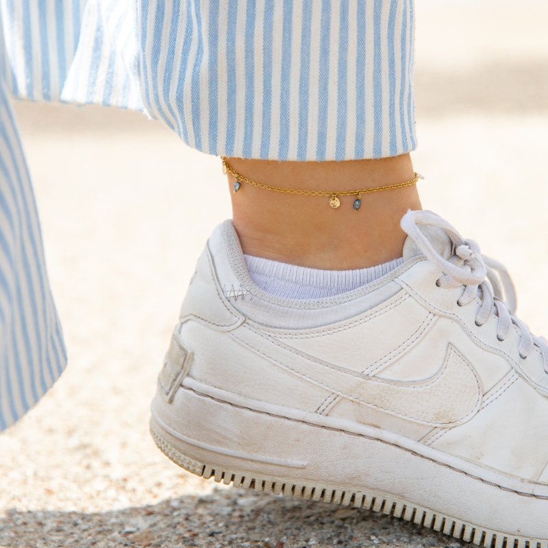 "Pittioni" gold ankle chain with blue freshwater pearls and small amulets