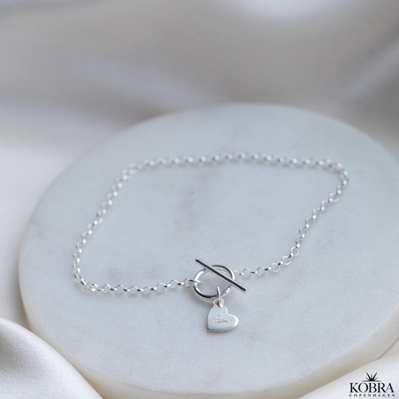 "April"  hjerte armbnd i slv med din indgravering