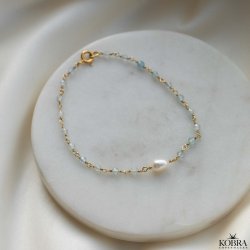 "Ellish" guld armbnd med bl aquamariner samt hvid ferskvandsperle