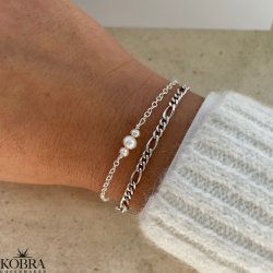 "Midsommar" sølv armbånd med ferskvandsperler og lille amulet