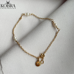 "Midsommar" forgyldt armbnd med perler og lille amulet