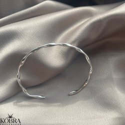 "Esmeralda" snoet armring i sterling sølv