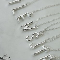 "Atlas" halskde med dit bogstav i slv