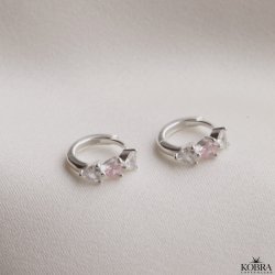 "Ava" sm slvhoops med pink og hvide hjerteformede sten