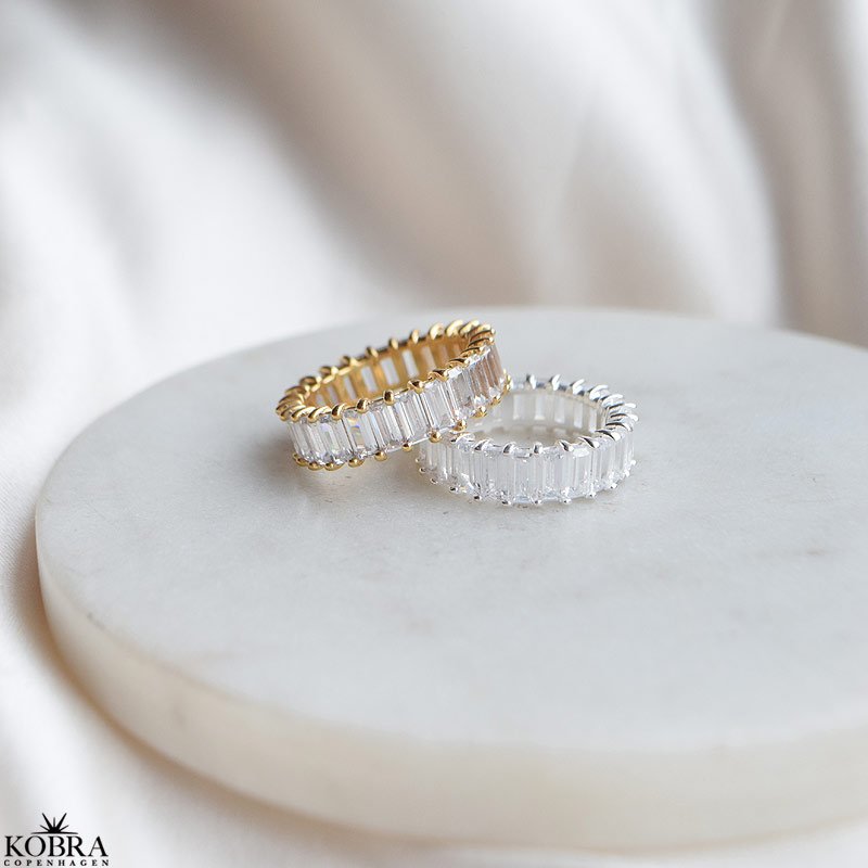 "Krystal" Eternity slv ring med baguette sten