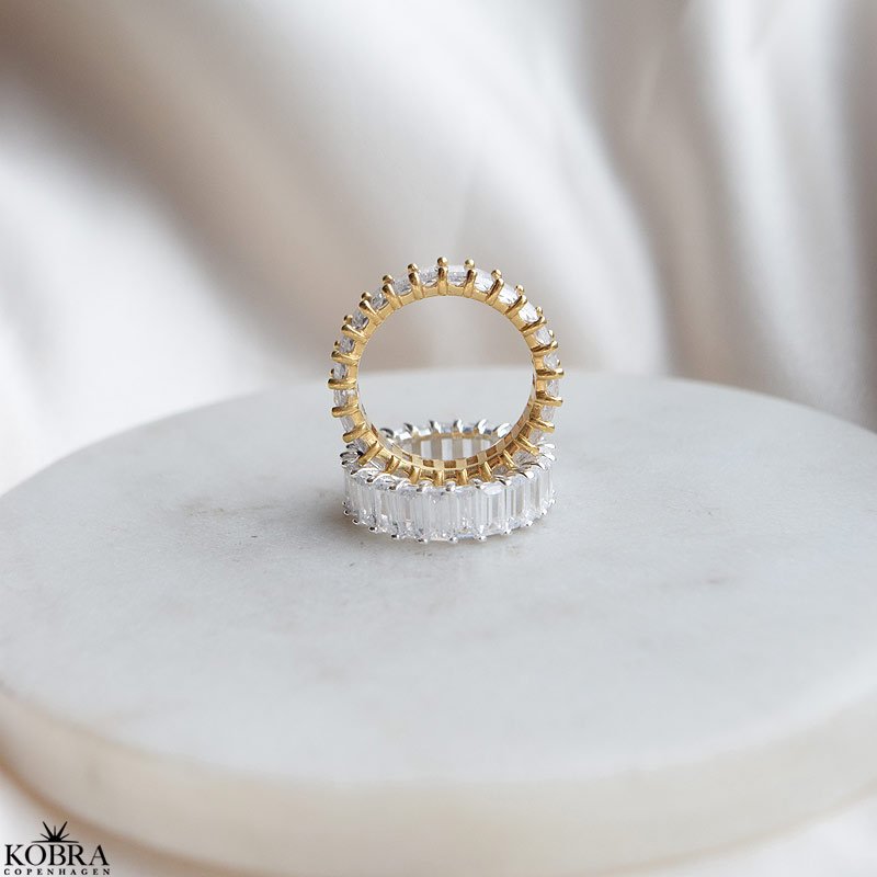 "Krystal" 18 karat forgyldt eternity ring med baguette sten