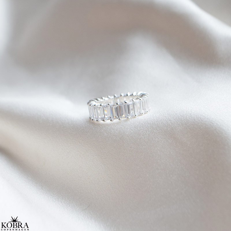 "Krystal" Eternity slv ring med baguette sten