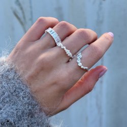 "Krystal" Eternity slv ring med baguette sten