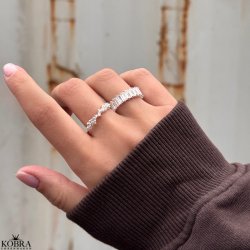 "Krystal" Eternity slv ring med baguette sten