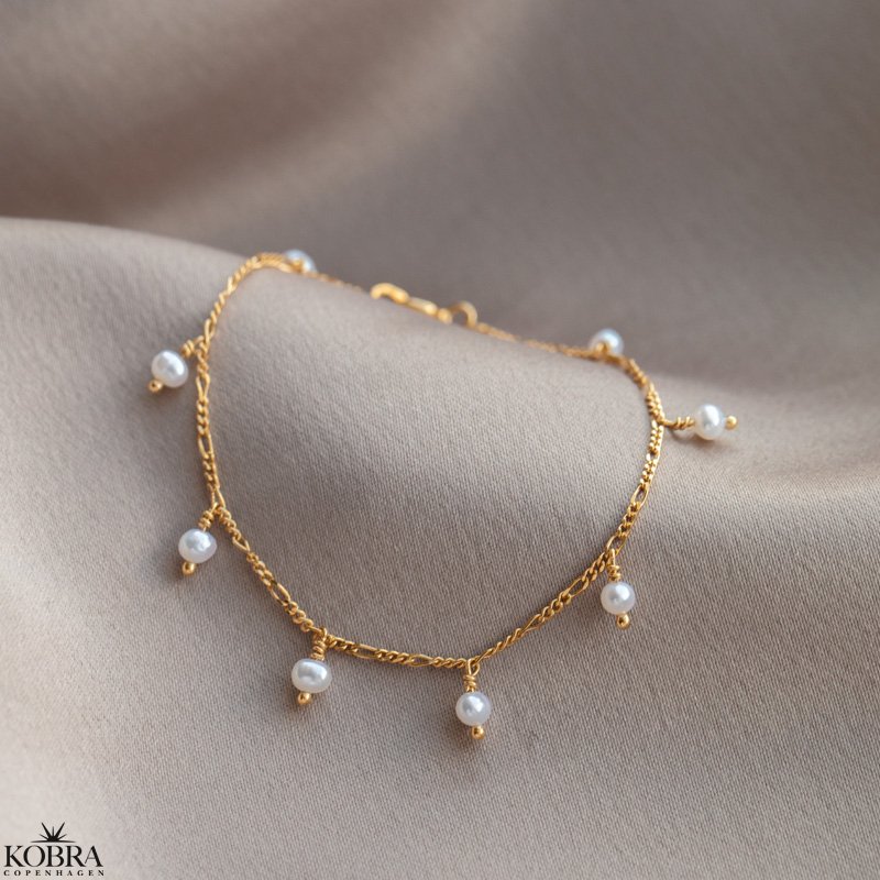 "Balance" gold bracelet with genuine freshwater pearls