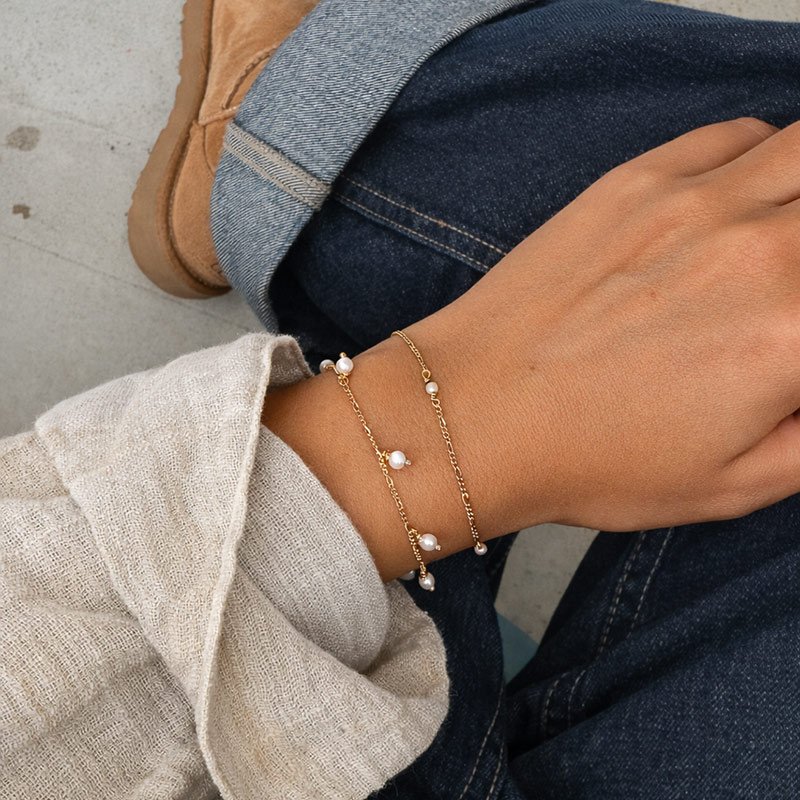 "Balance" gold bracelet with genuine freshwater pearls