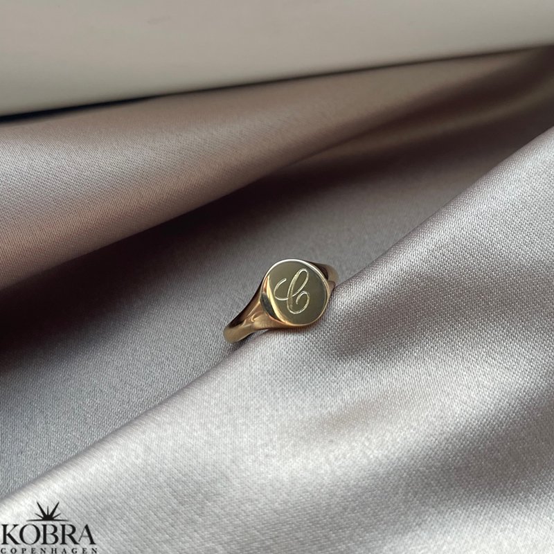 "Barcelona" 18 karat forgyldt signet / cocktail ring med personlig gravering