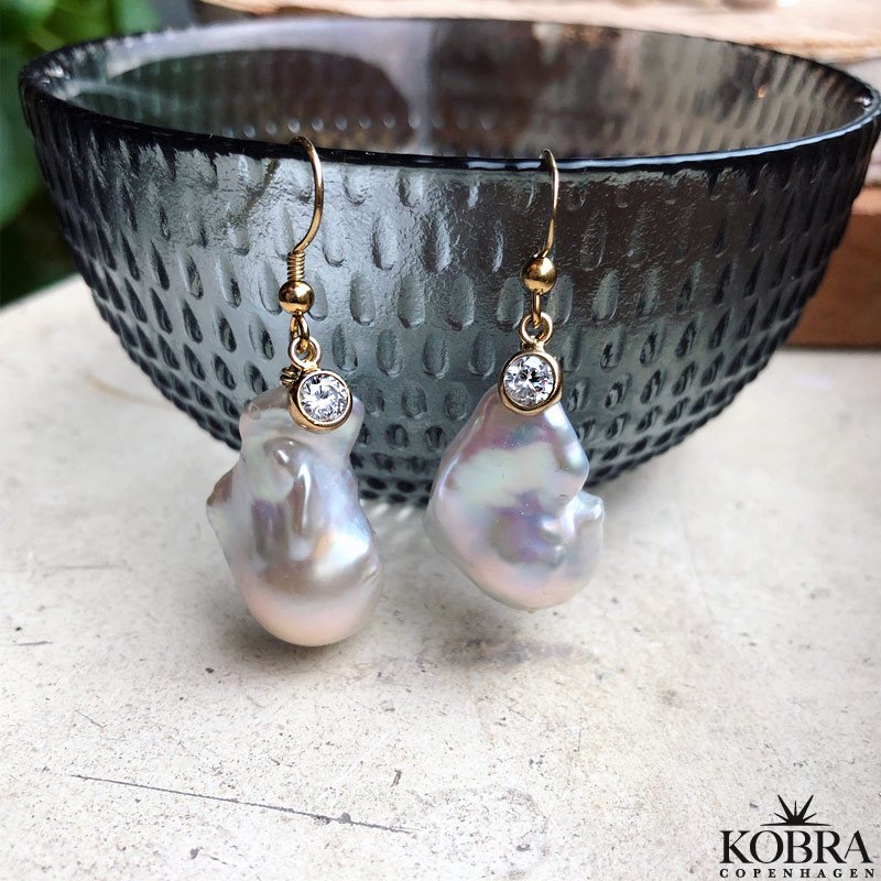 "Maggie" store ferskvandsperler øreringe med hvide sten 18 karat forgyldte