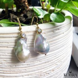 "Maggie" store ferskvandsperler øreringe med hvide sten 18 karat forgyldte