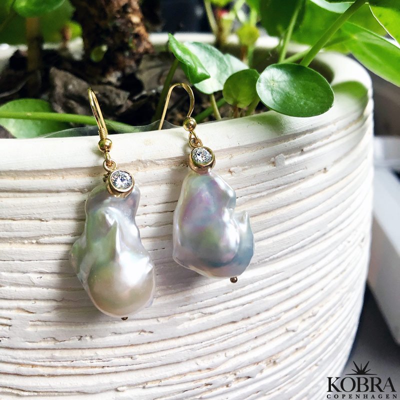 "Maggie" store ferskvandsperler øreringe med hvide sten 18 karat forgyldte
