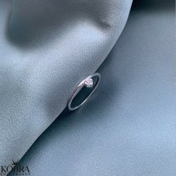 "Becca" simpel slv ring med lille hvid sten